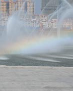 晉陽湖噴泉
　　晉陽湖公園是城市綜合型生態(tài)濱水公園，其景觀工程分為10大區(qū)域，有生態(tài)自然游覽區(qū)、僑鄉(xiāng)文化廣場區(qū)、古厝文化體驗(yàn)區(qū)、濕地生態(tài)科普區(qū)、城市文化廣場區(qū)、生態(tài)島休閑區(qū)、山林沙地游玩區(qū)和水上活動區(qū)。 